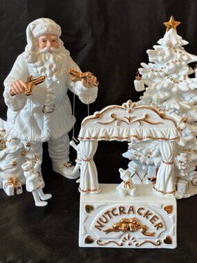 Vtg Traditions Porcelain Santa Puppeteer Nutcracker Scene Centerpiece 3 Pc Set